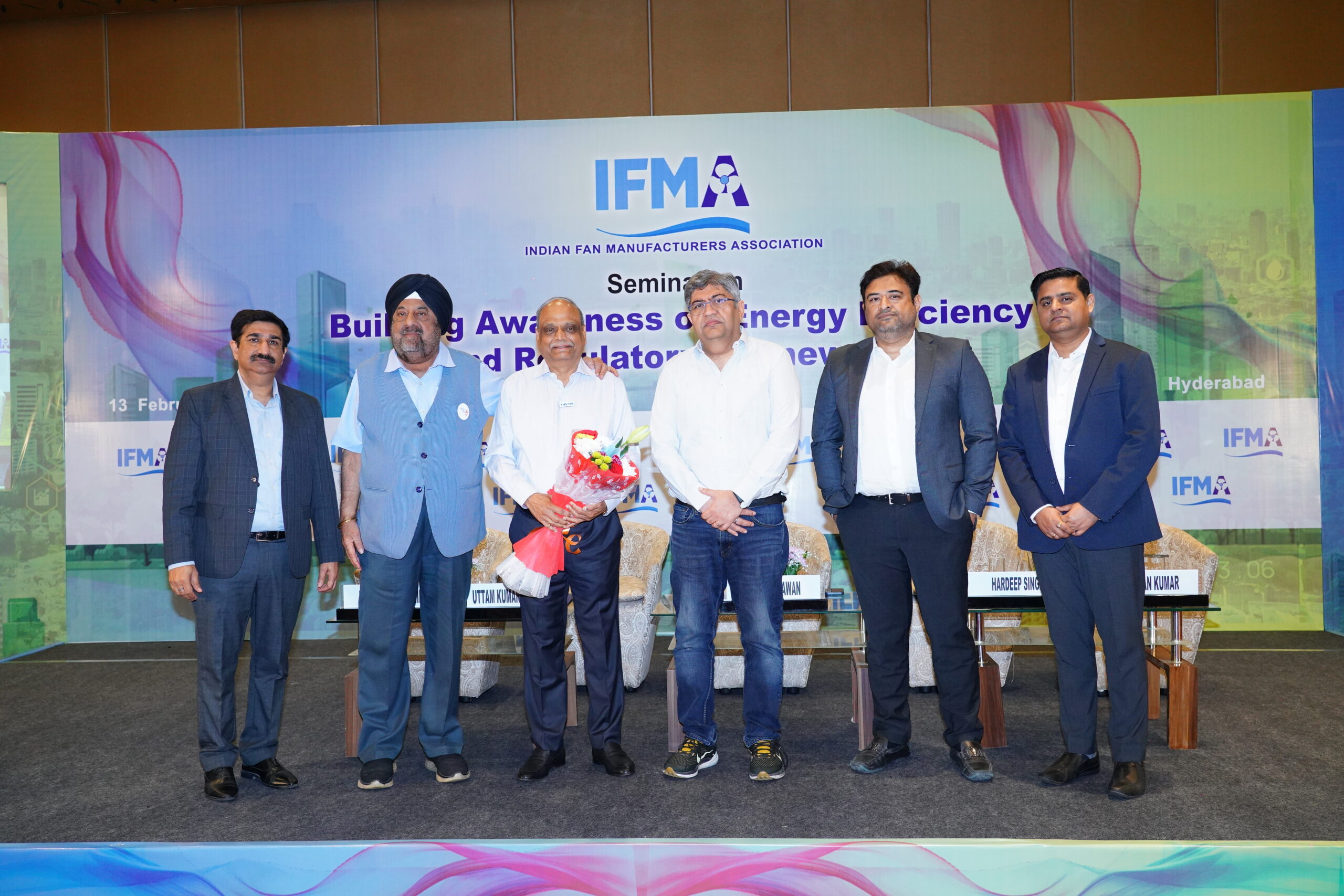 Mr. Gaurav Dhawan felicitates Mr. Suresh Tibrewala for his invaluable contribution to IFMA.
