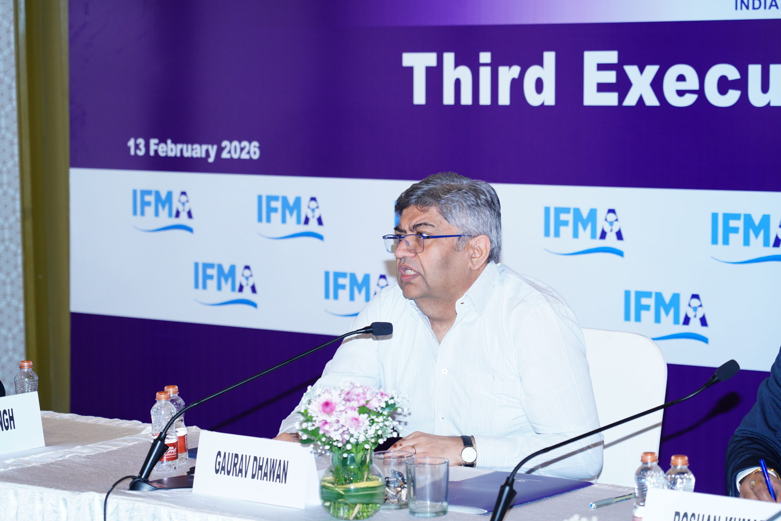 Mr. Gaurav Dhawan addressing the members during the EC meeting.